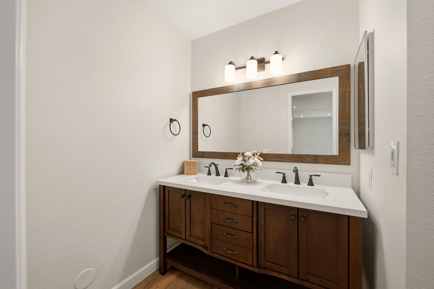 30 web or mls P1677712
