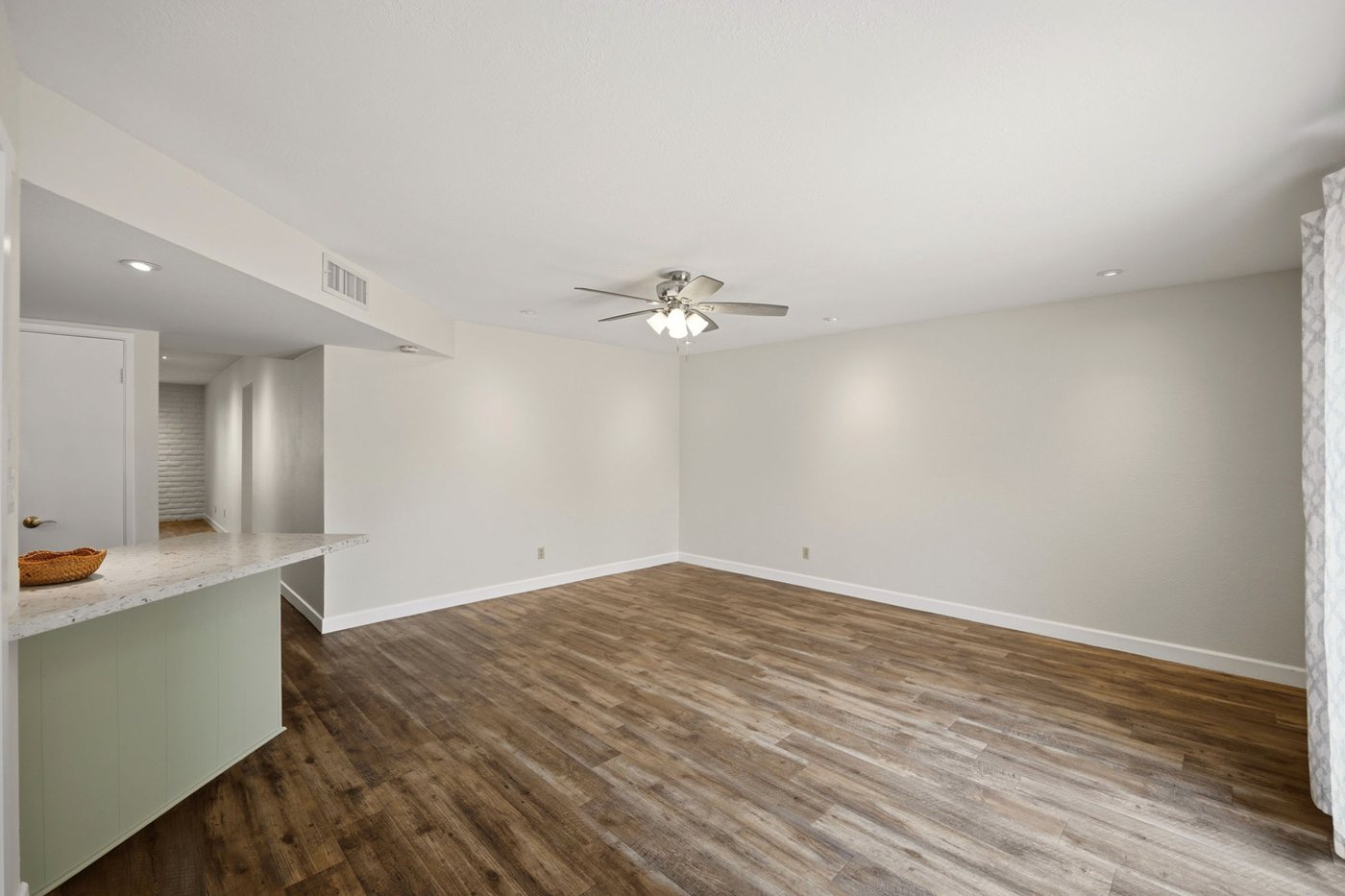 17 web or mls P1677852