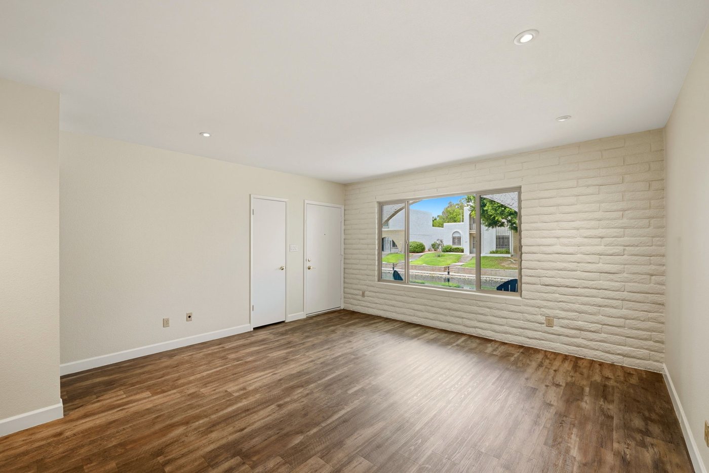 11 web or mls P1677806